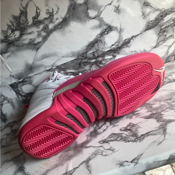 Nike Jordan Retro 12 Vivid Pink - Picture 2 of 4